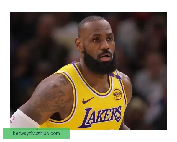 詹姆斯赛后暖心致敬ESPN女记者：原本该去冰敷但我必须回来你太棒了